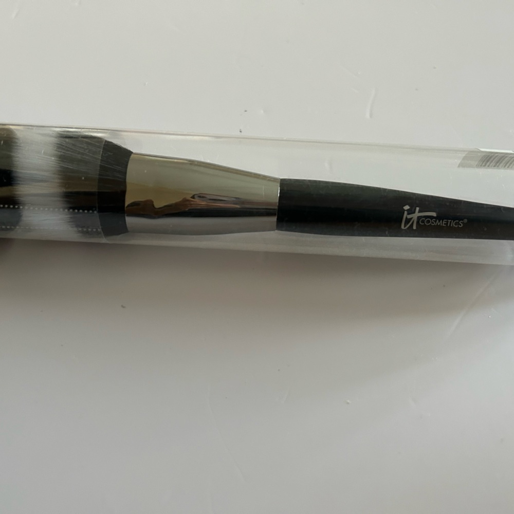 IT Cosmetics HEAVENLY LUXE ANGLED RADIANCE CRÈME BRUSH - SEALED.